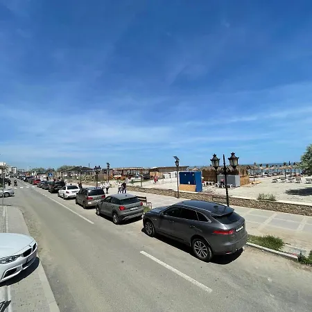 Lory Mamaia Nord Apartman *